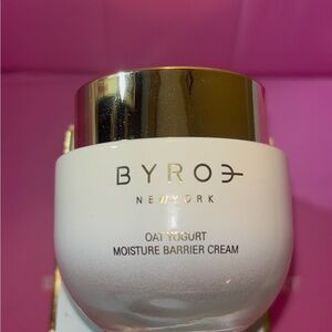 BYROE New York Oat Yogurt Moisture Barrier Cream - White and Gold